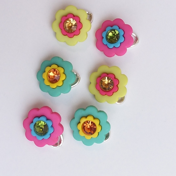 4/$20 Daisy flower shoelace charm for roller skates tennis shoes or boots - Picture 12 of 13